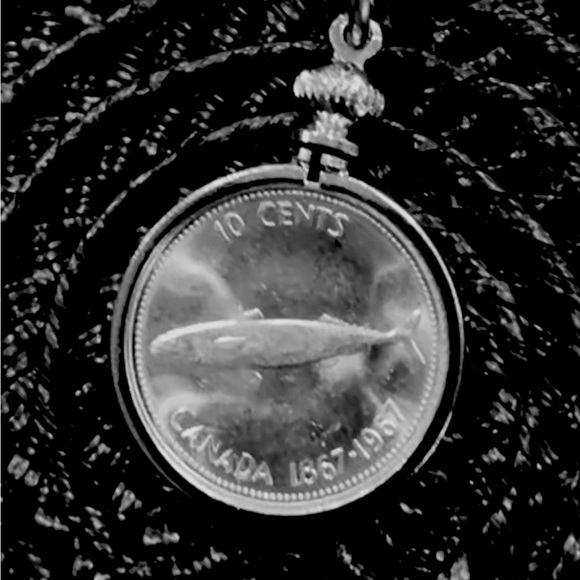 Queen Elizabeth II Coin Pendant - Picture 2 of 2